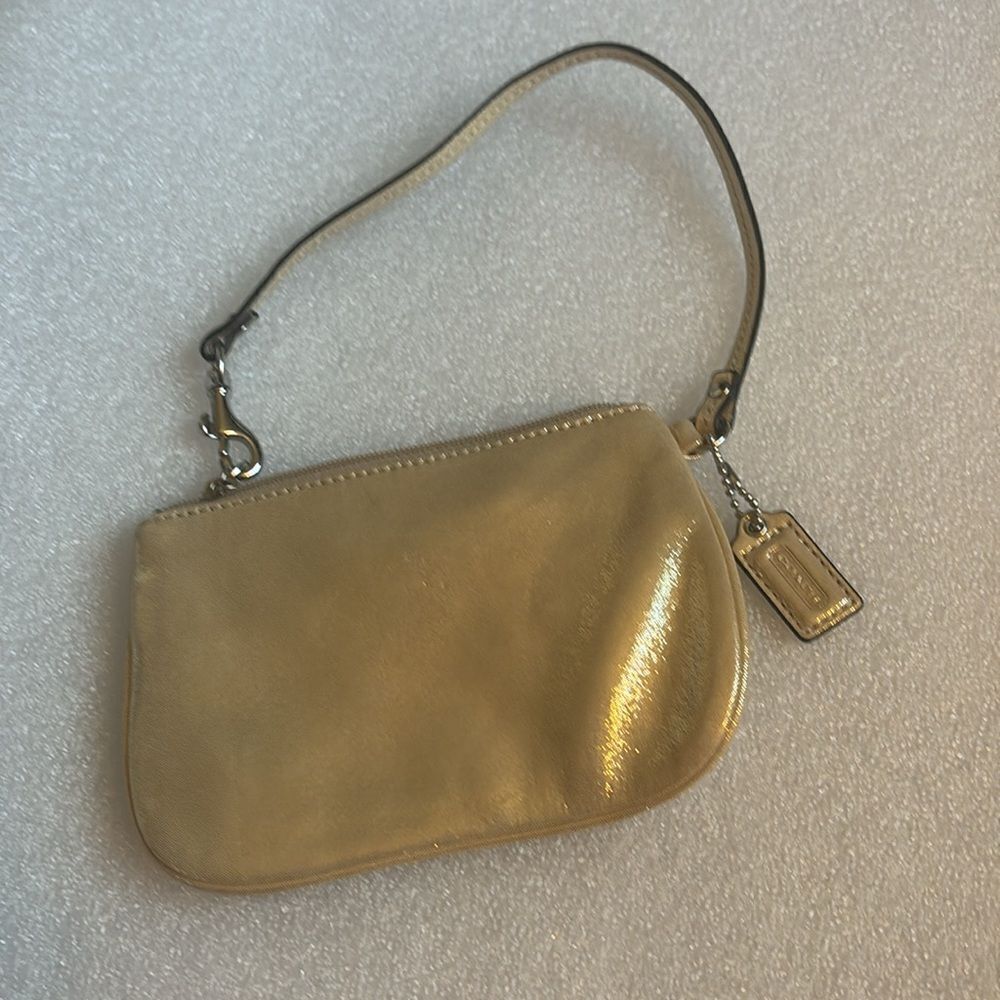 Adorable Coach Metallic Gold Leather Glossy  Small Wristlet - Picture 4 of 8